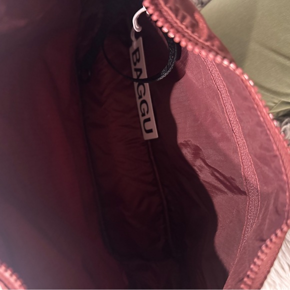 Baggu Mahogany Nylon Shoulder Bag - Picture 6 of 6